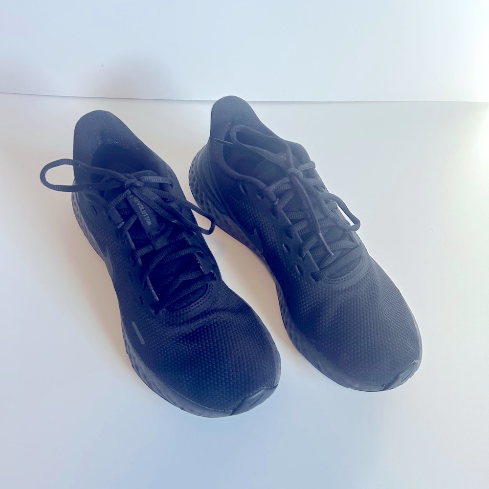 Nike Revolution 5 Men's Road Running - Sz 9.5